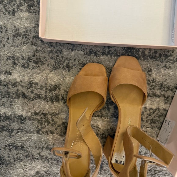 Chinese Laundry Fine Suede Strappy Pump Size 9 - Picture 4 of 4